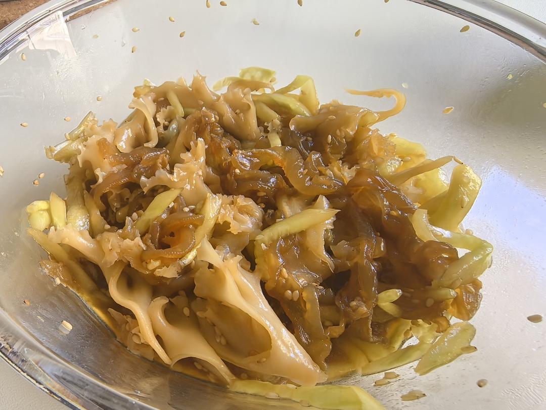 敲好吃的凉拌绣球菌