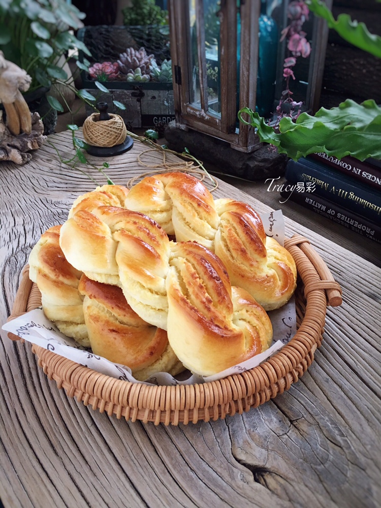 椰蓉麻花面包