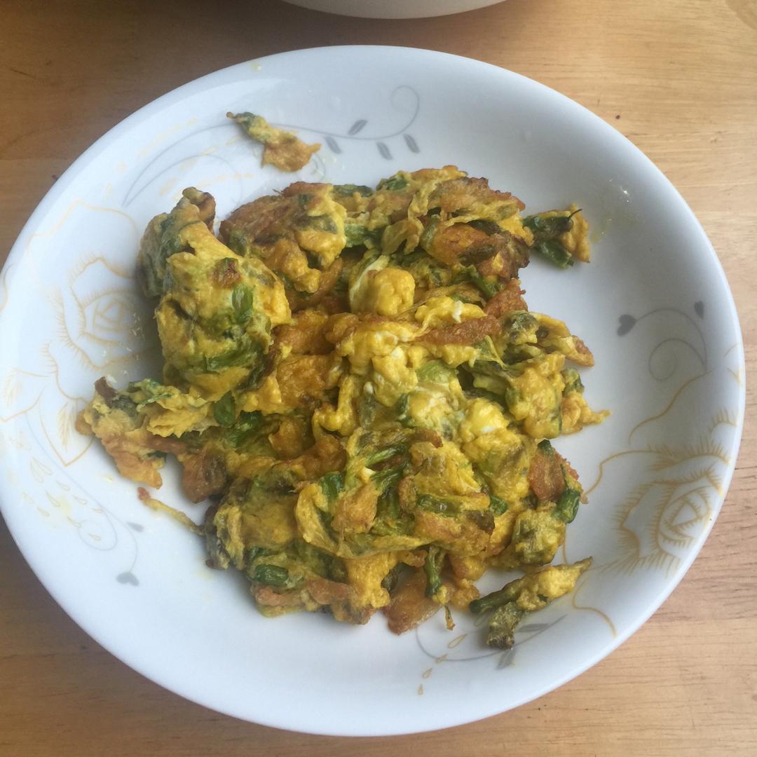 朵朵是魔女做的黄芪花炒鸡蛋