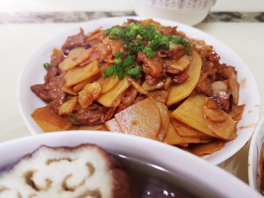 土豆烧肉片
