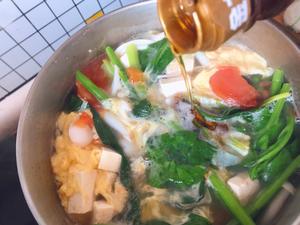 无油减脂蔬菜汤(西红柿鸡蛋菠菜豆腐白玉菇)的做法 步骤18