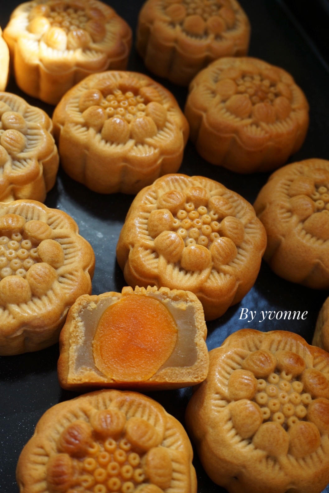 广式莲蓉蛋黄月饼