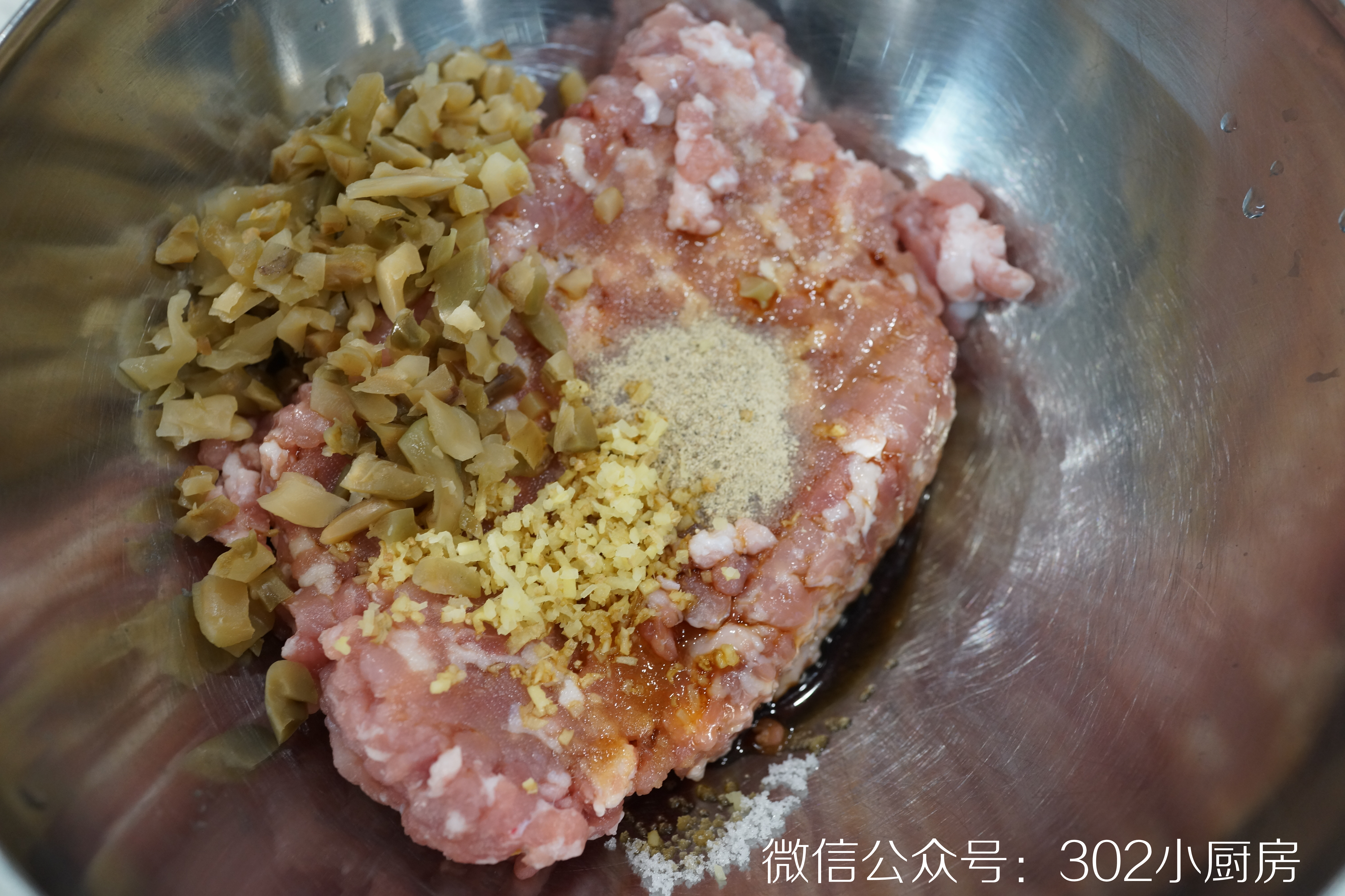 皮蛋鲜肉馄饨 （野馄饨）<302小厨房>的做法 步骤2