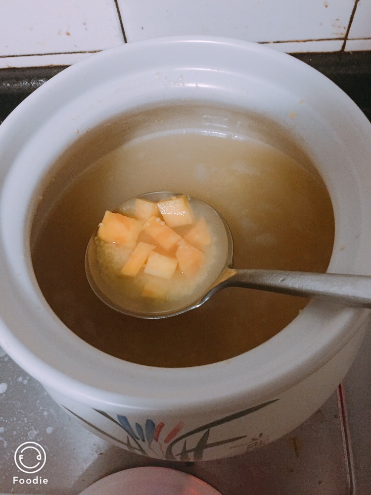 简单养胃红薯小米粥的做法 步骤3