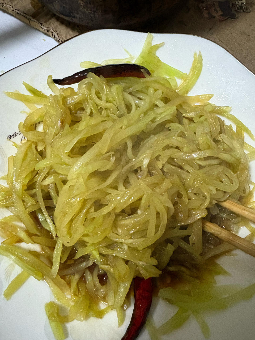 想告诉全世界，这菜太解腻！爽脆开胃的莴笋丝