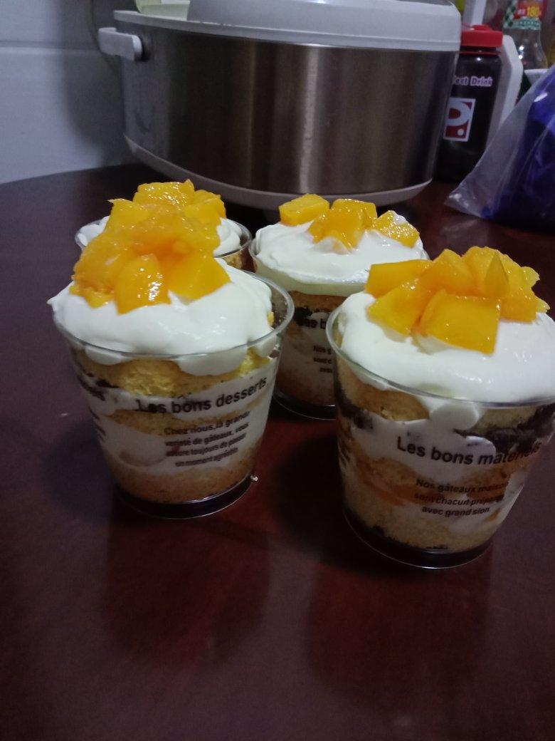 彩虹慕斯杯