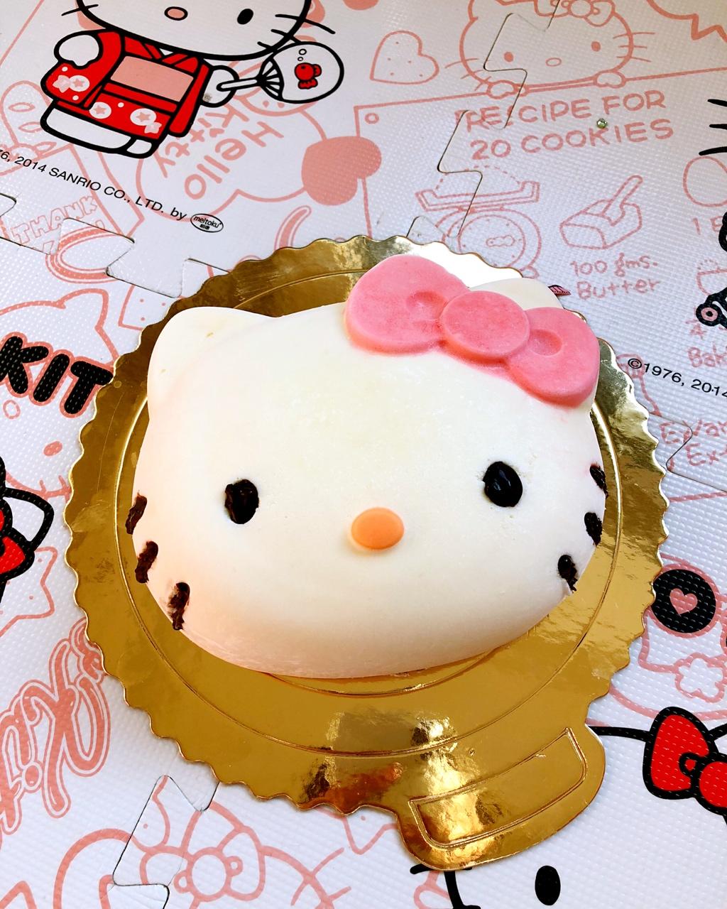 6寸kitty芝士慕斯蛋糕