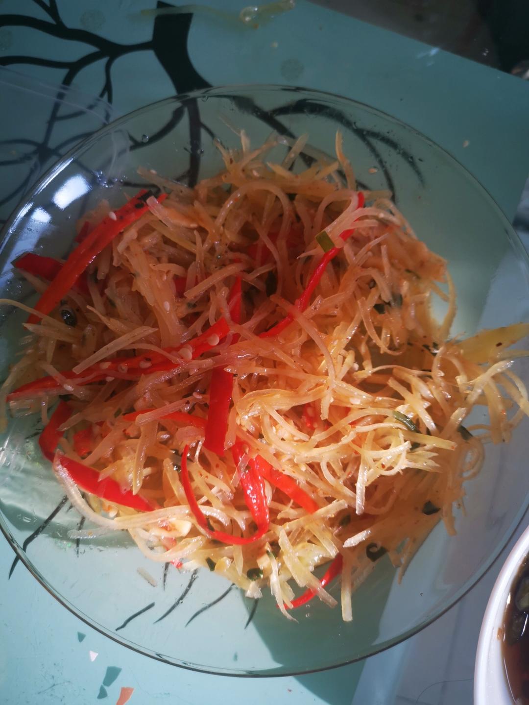 五分钟搞定‼酸爽开胃的凉拌酸辣土豆丝