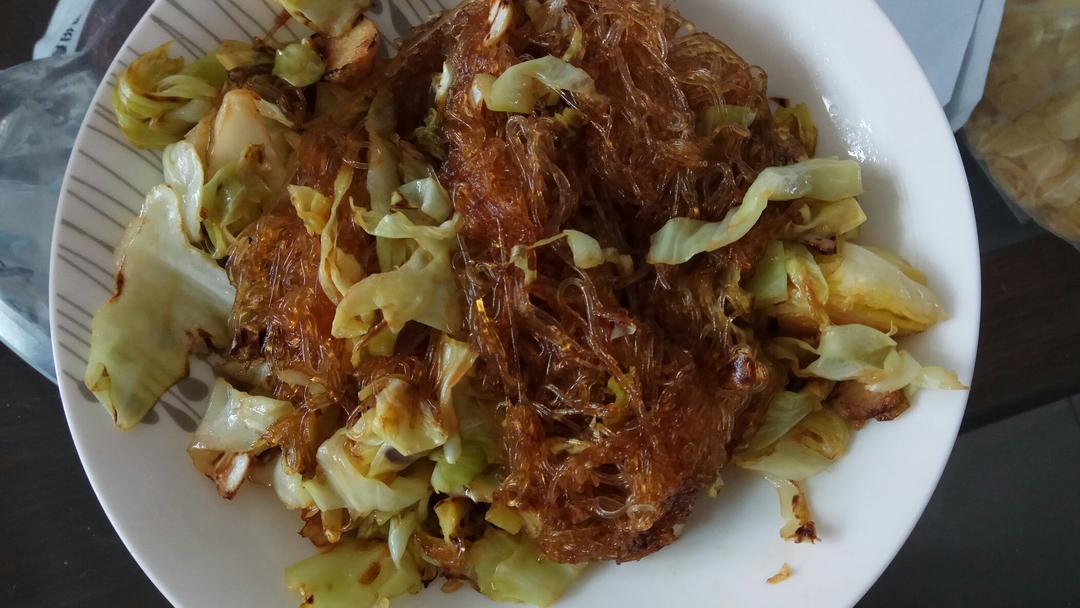 卷心菜炒粉丝 Glass noodles with Cabbage