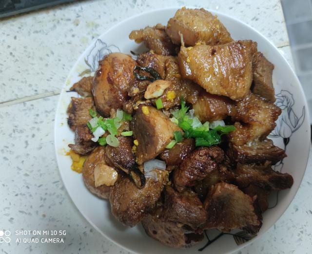 老公爱吃的虎皮鸡蛋红烧肉的做法