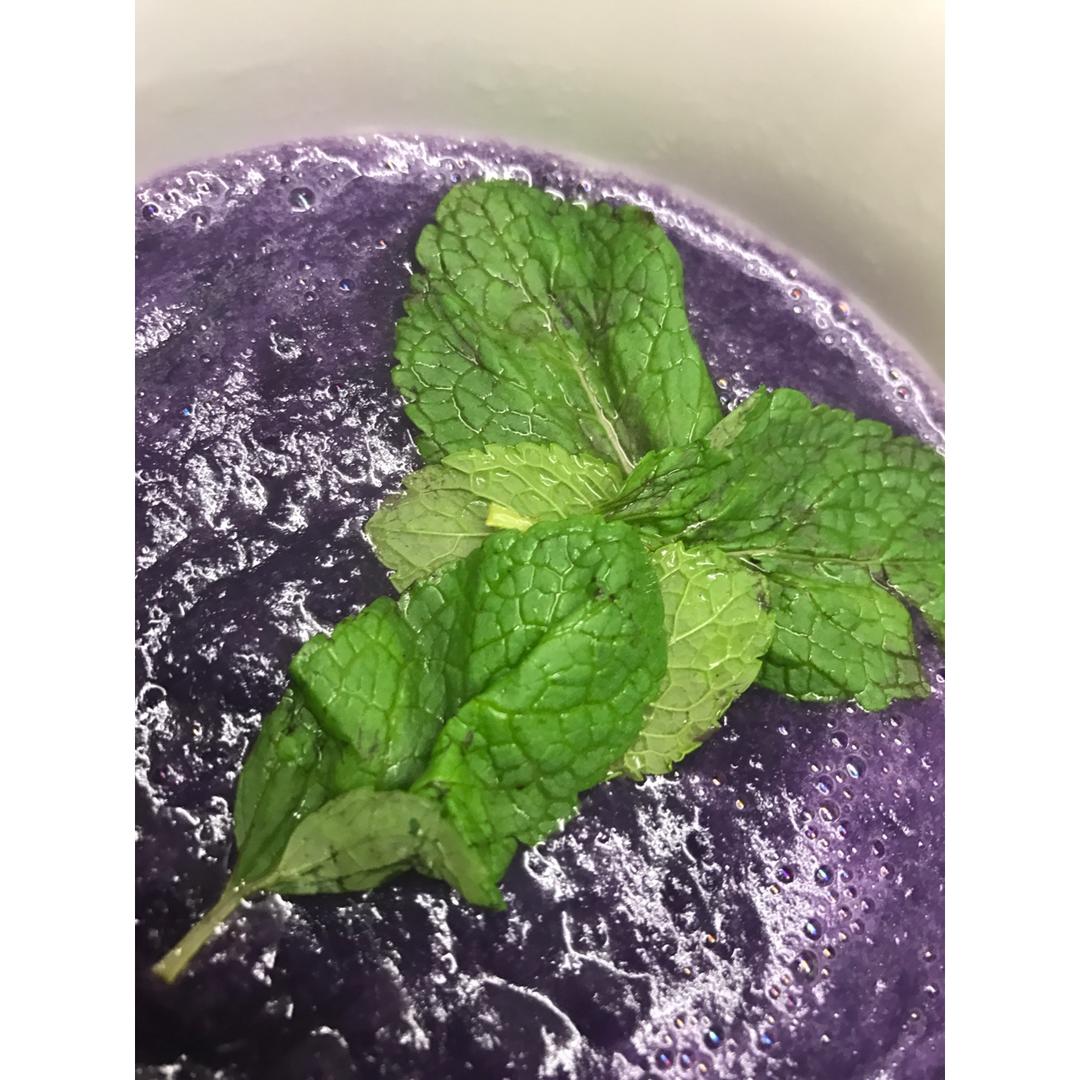 紫甘蓝土豆浓汤（Purple Cabbage and Potato Soup)