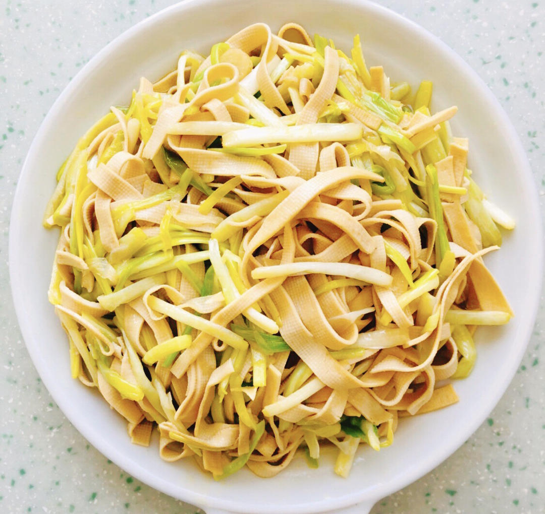 干豆腐这个菜做好了，你就是大厨！干豆腐炒蒜苗或尖椒干豆腐