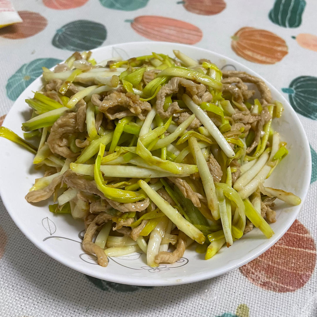 家常肉丝炒蒜黄，不想吃饭的日子也能让你食欲大开