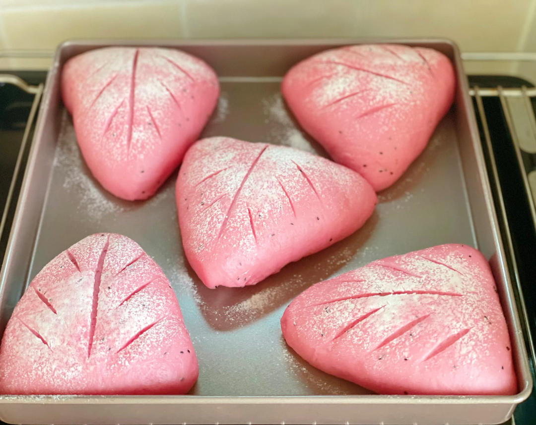 火龙果软欧包，粉嘟嘟～