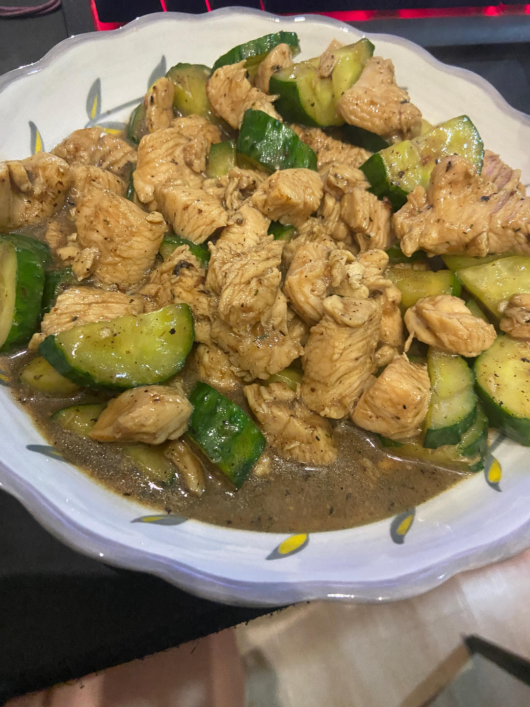 清爽解腻的黄瓜炒鸡胸肉，低脂低卡减肥食谱