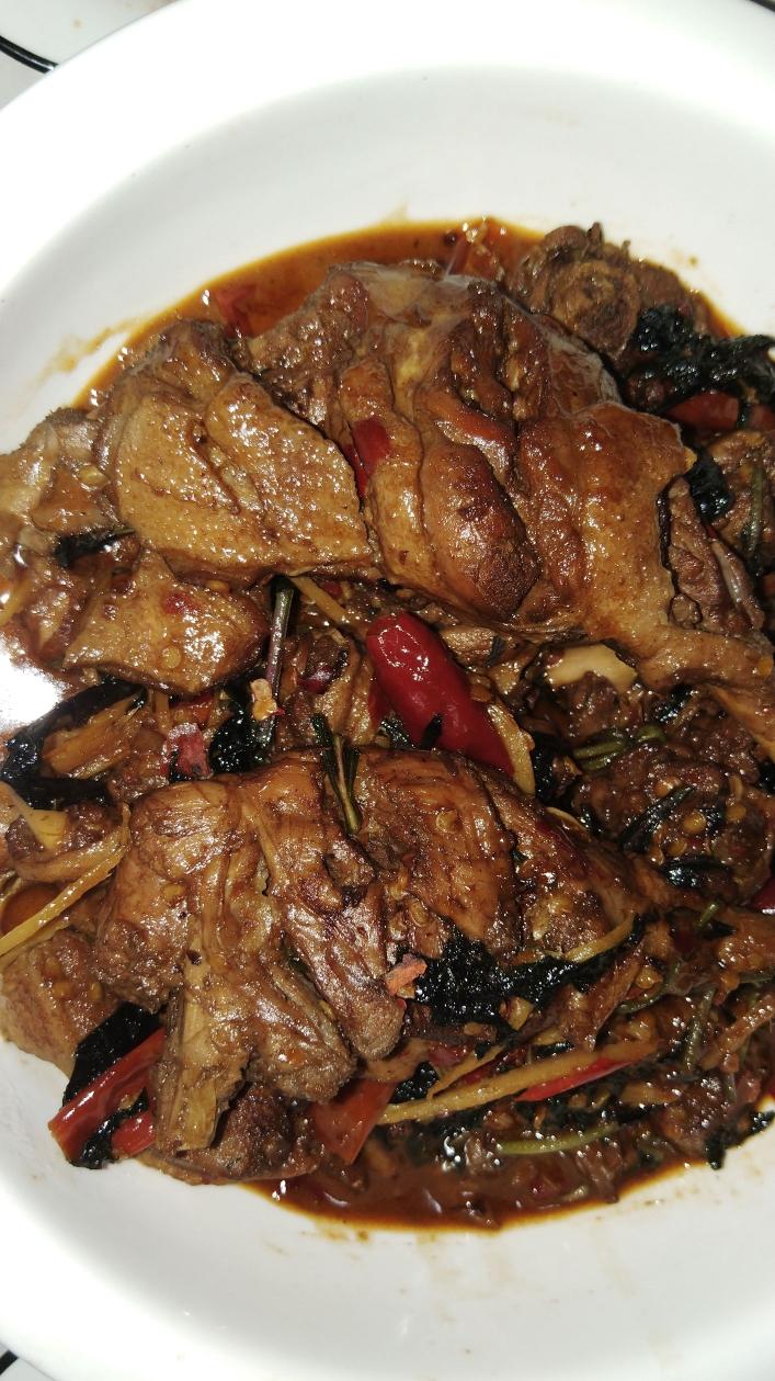 看了流口水的的紫苏焖鸭腿(辣版)的做法