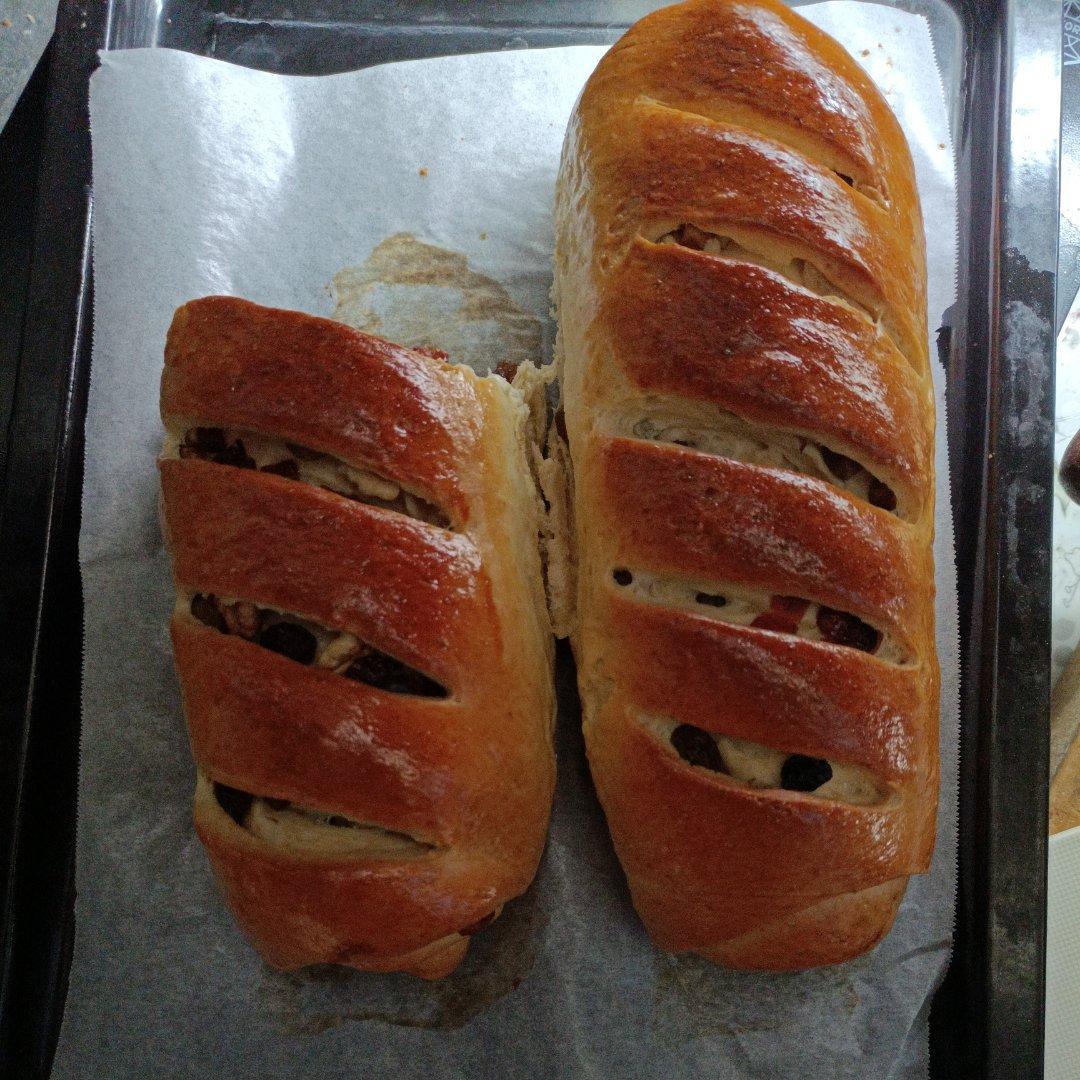 风靡代购店的新疆果仁大列巴