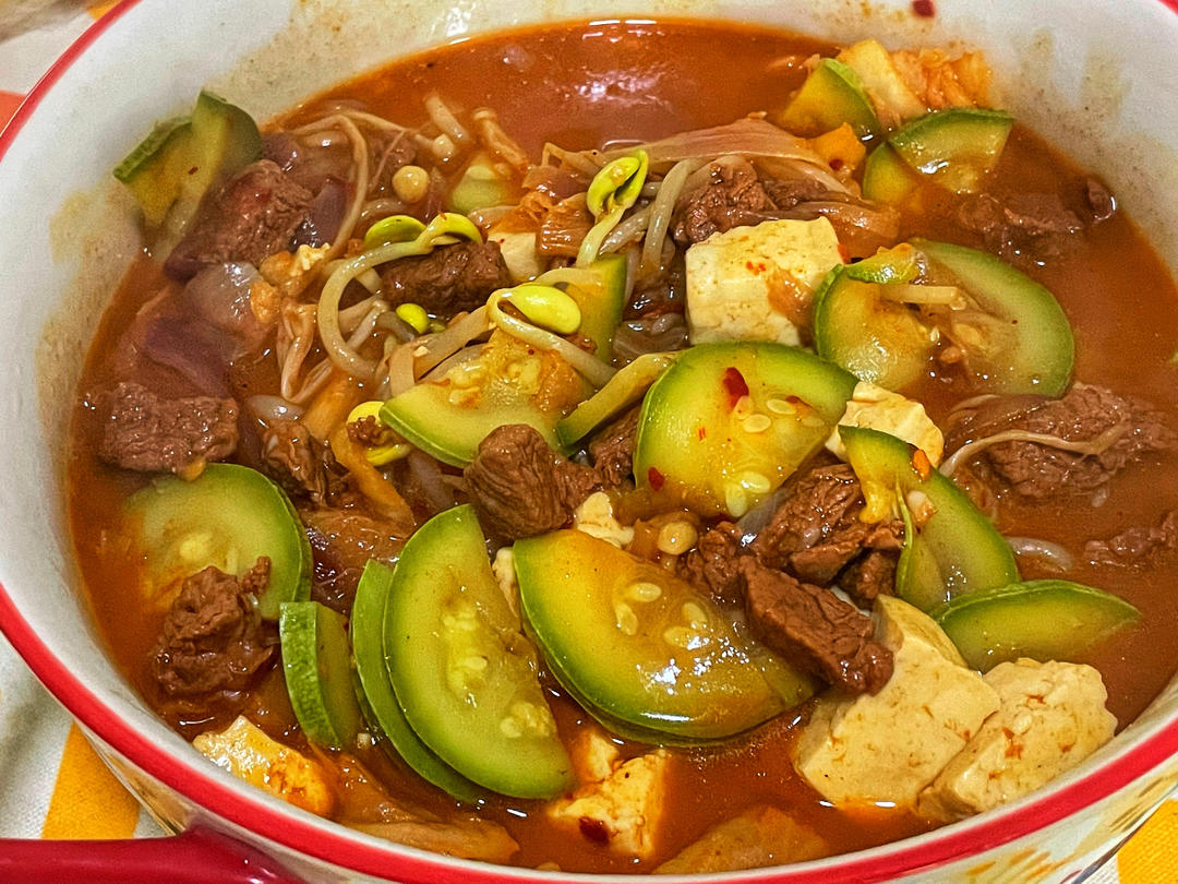 韩式牛小排泡菜豆腐汤