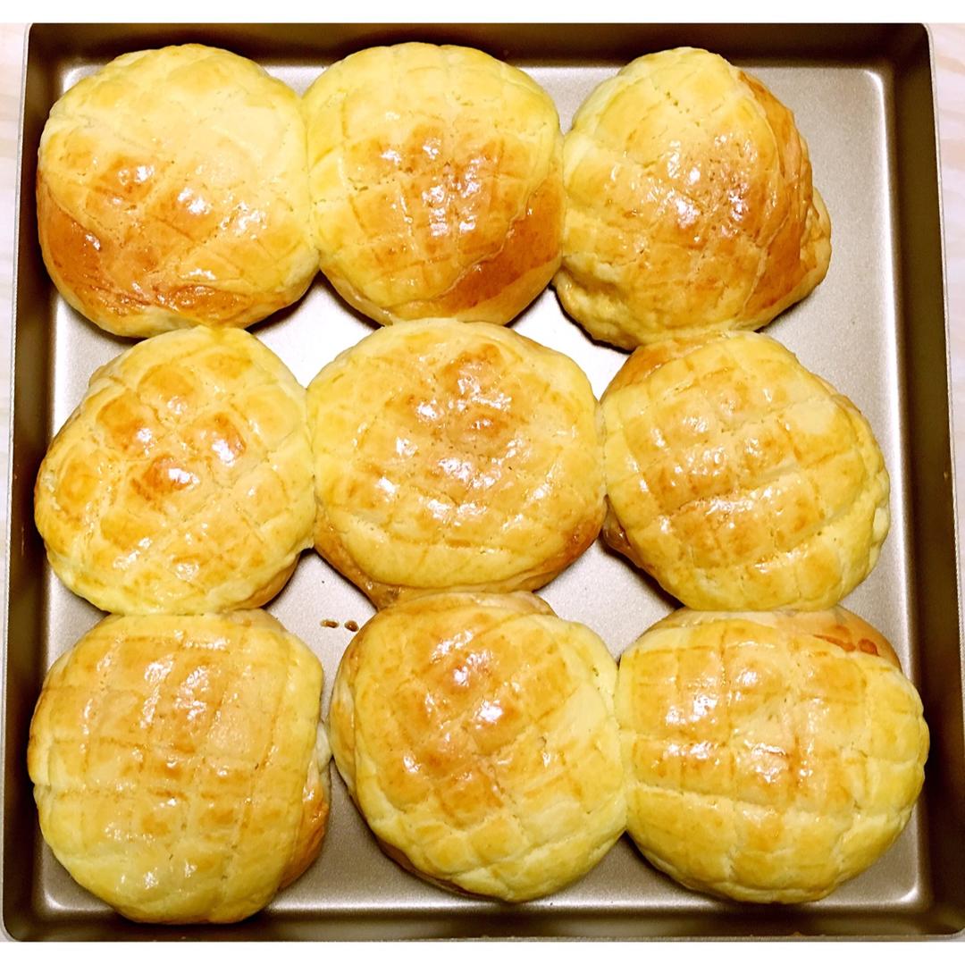 雾月晨曦做的椰蓉酥皮菠萝包