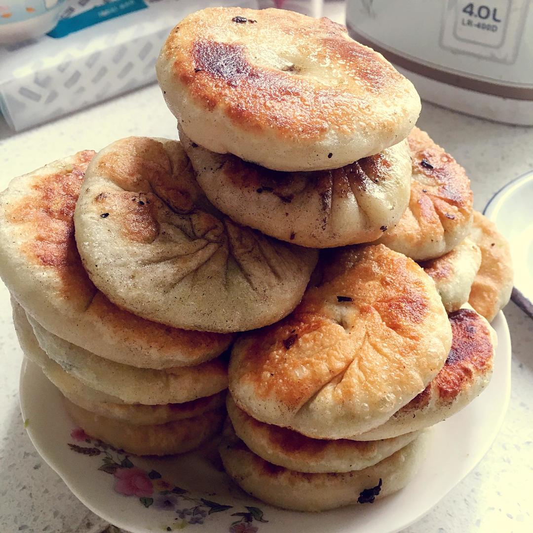 鸡蛋白菜素馅饼