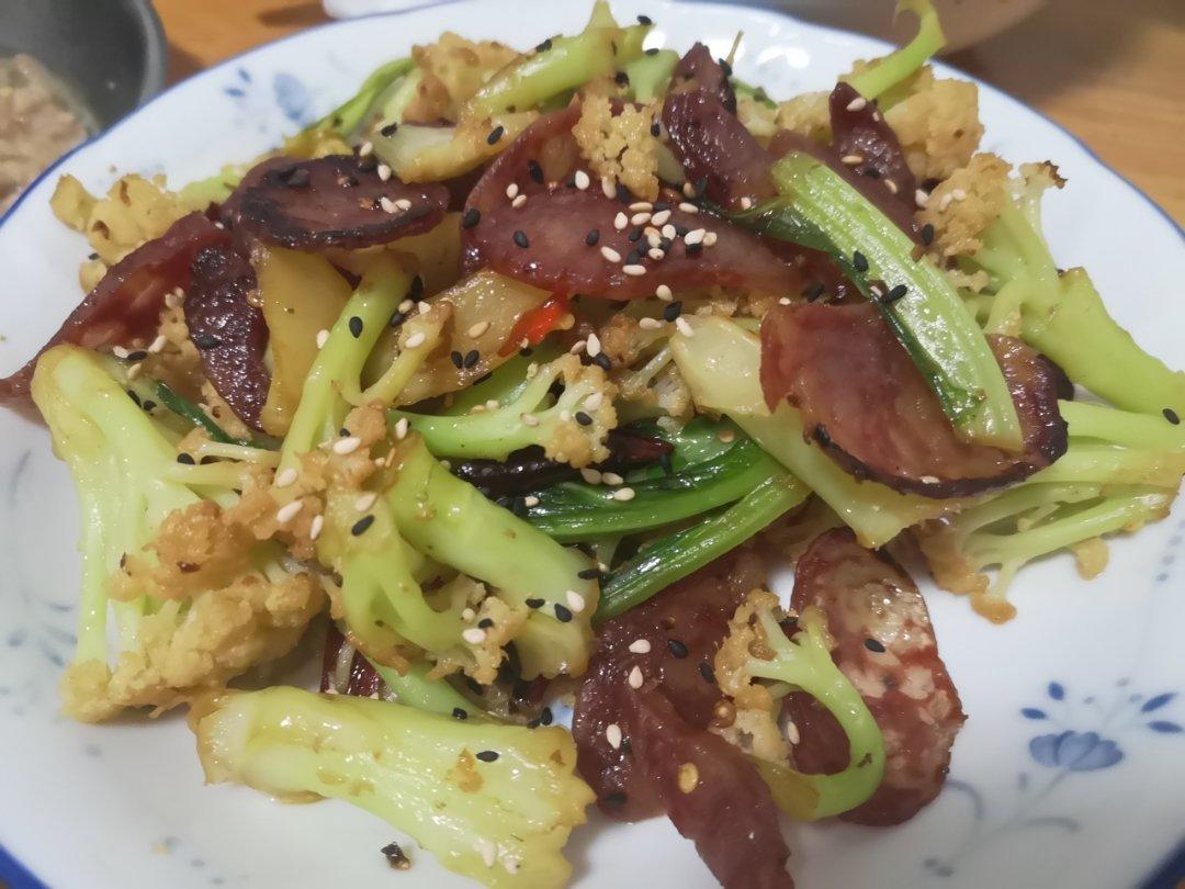 炝炒腊肠花菜