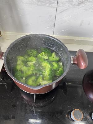 水煮西兰花🥦的做法 步骤3