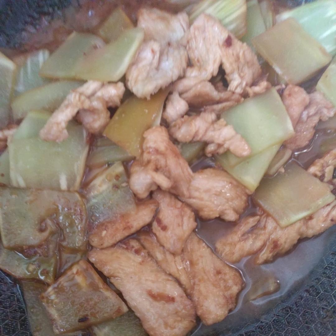 简单又好吃的莴笋炒肉