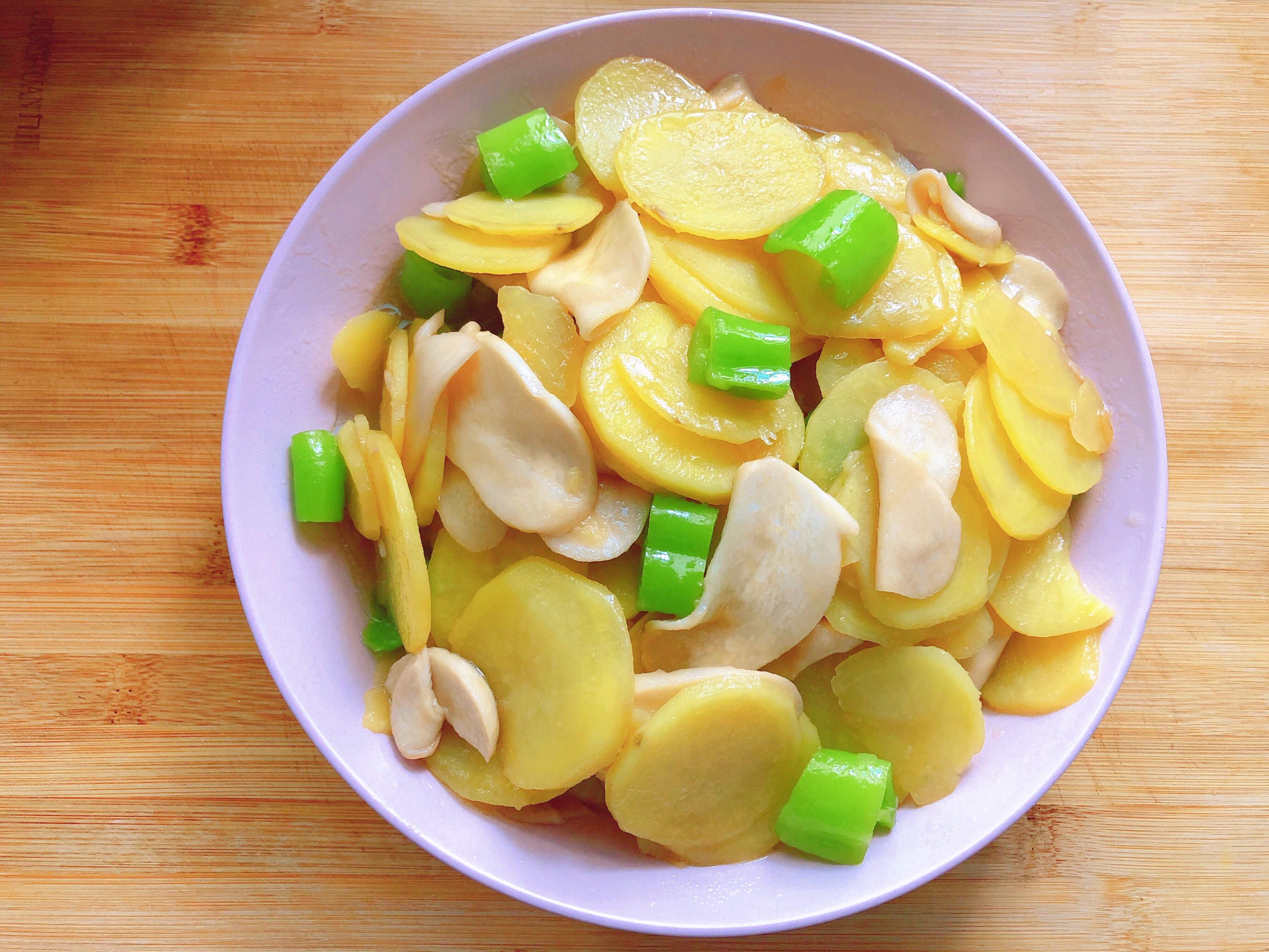 青椒土豆炒杏鲍菇（瑶瑶的）的做法