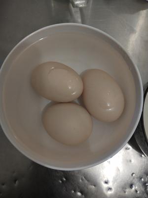 怎样煮出营养价值最高口感又好的水煮蛋（蛋清嫩滑，蛋黄不渣）的做法 步骤7