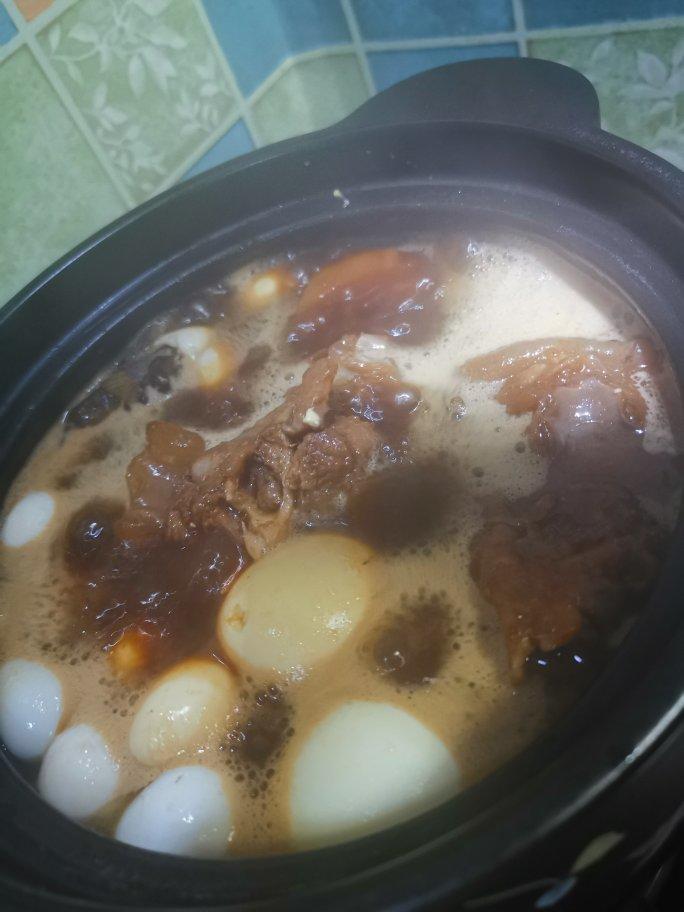 无敌软糯能黏住嘴巴的【啤酒炖猪蹄】