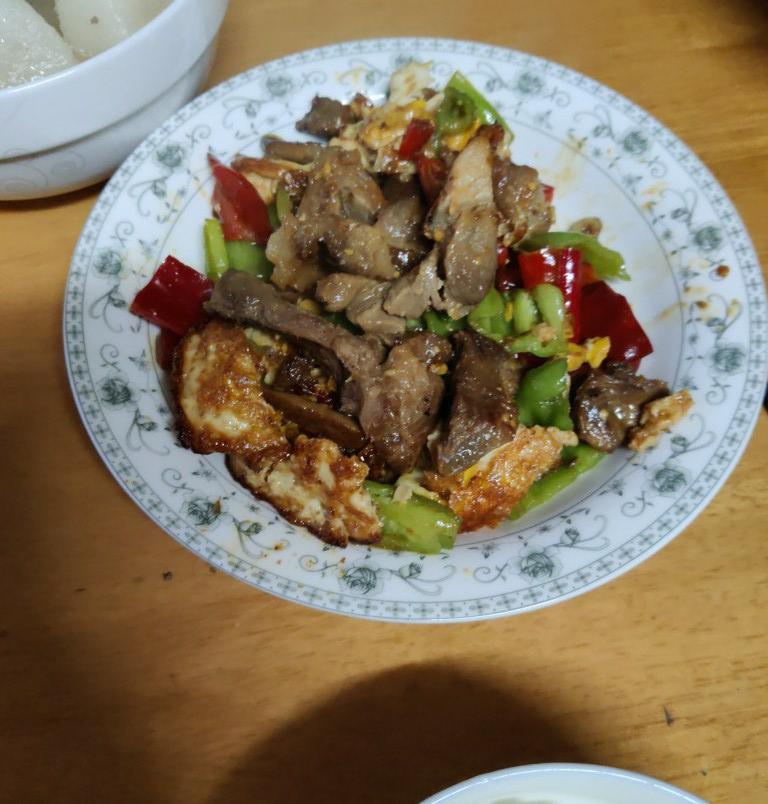 一份食材两道菜，剔骨肉炒荷包蛋+大骨上汤