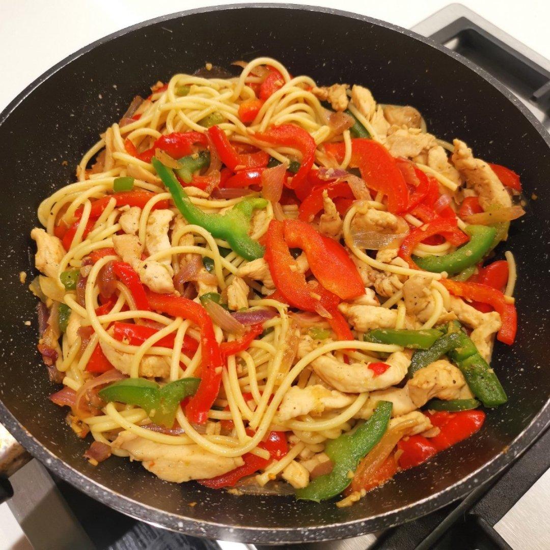 黑椒鸡丝意面