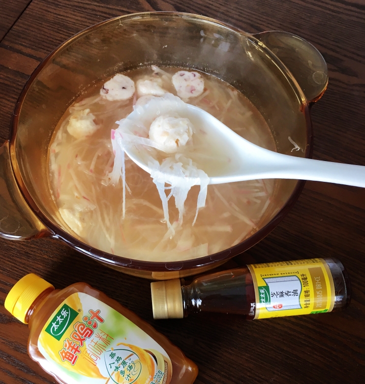 萝卜丸子粉丝汤+太太乐鲜鸡汁芝麻香油