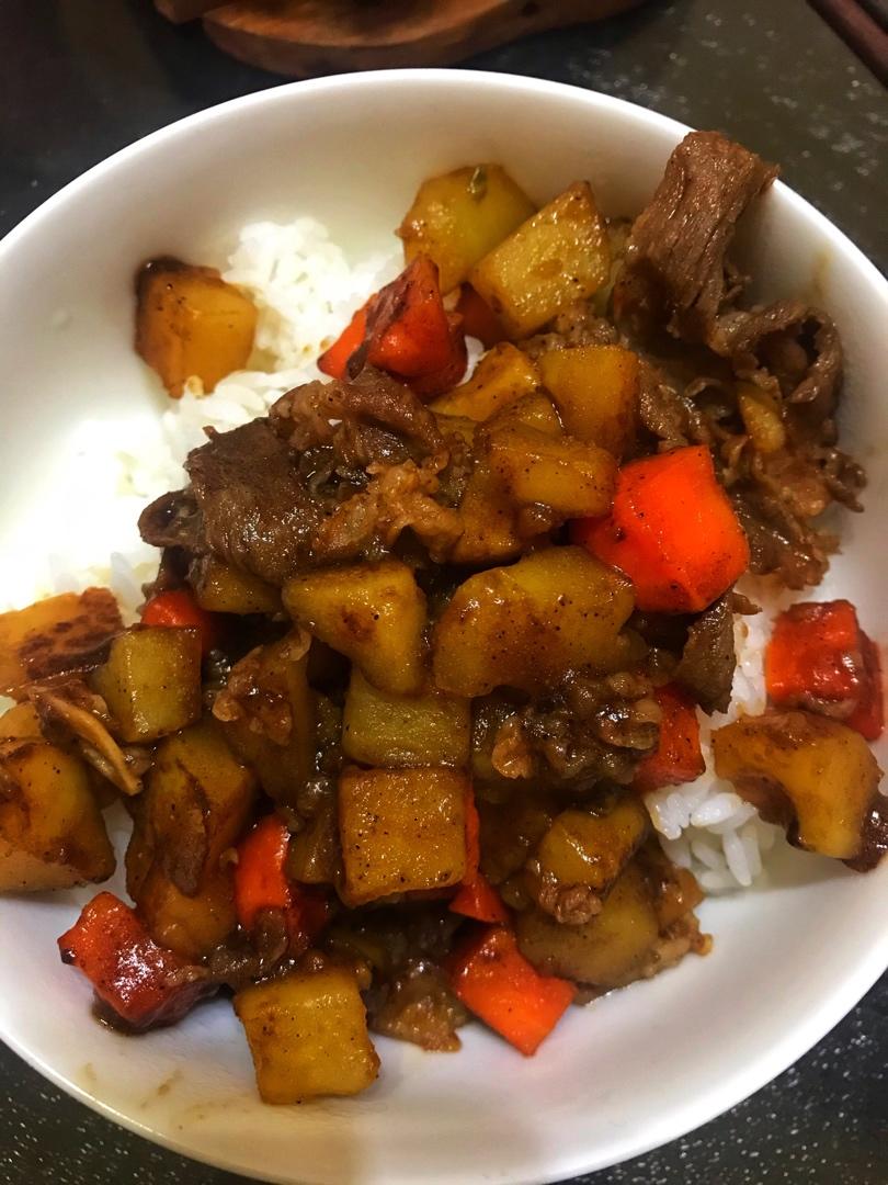 好吃到舔碗底的土豆肥牛拌饭