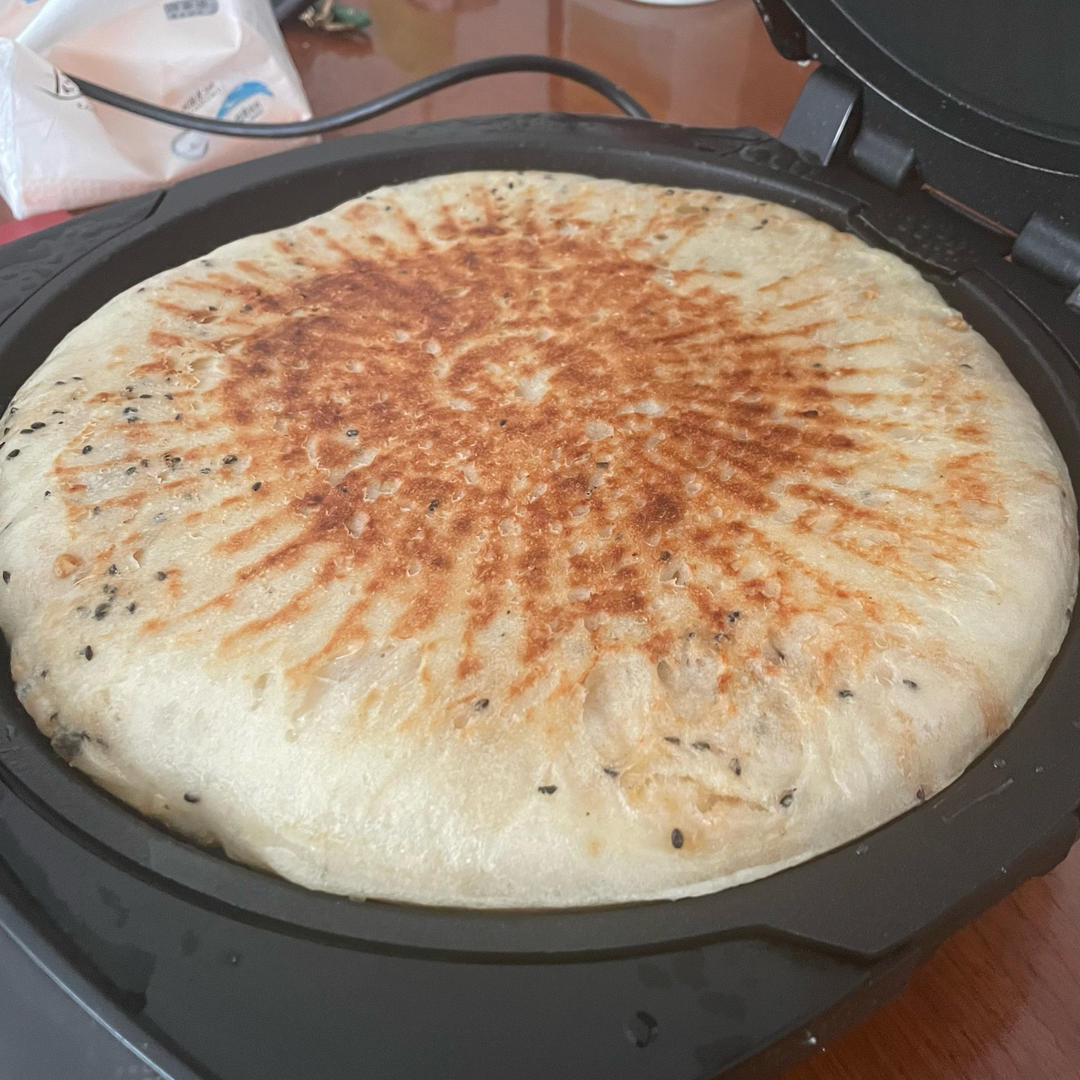 简单、不沾手的免揉隔夜发酵-宣软发面大饼（电饼铛-素食）