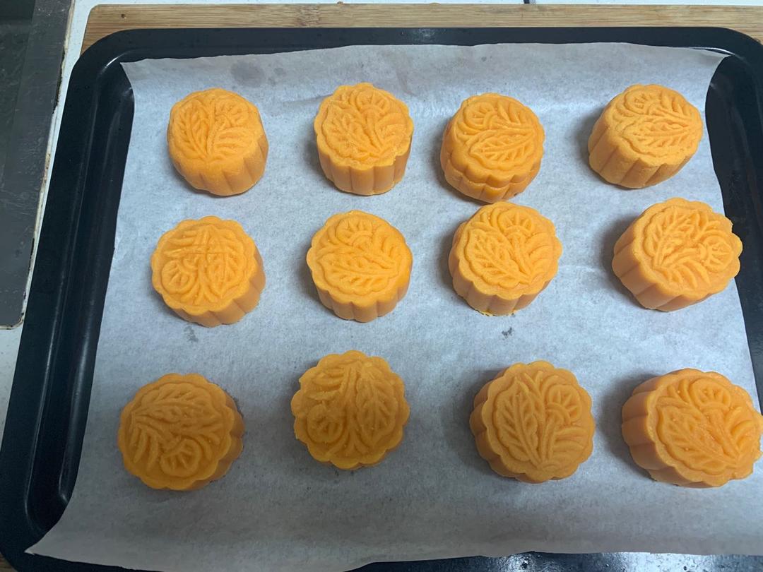 💃奶黄流心月饼——这是可以让你坐稳朋友圈厨霸位置的月饼🥮，没人点赞算我输👎
