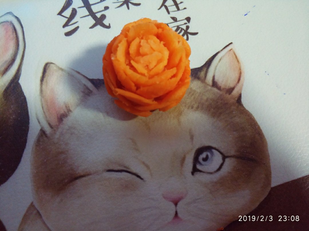 简单美丽的盘饰（2）——萝卜雕刻花