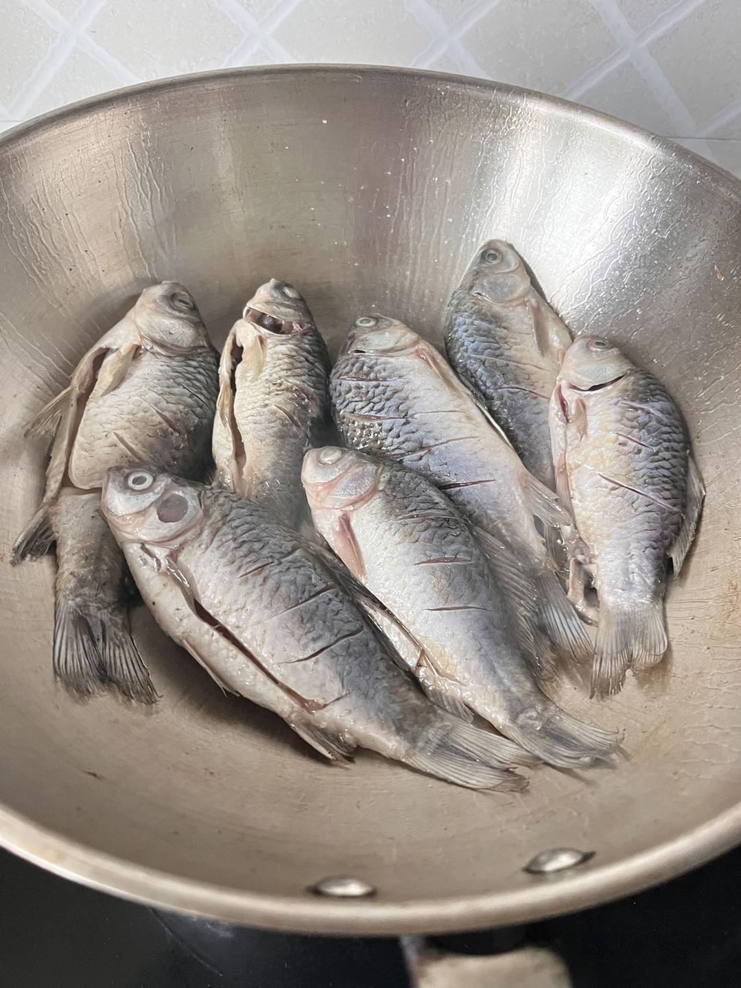 荷包蛋奶汤鲫鱼｜分分钟汤白