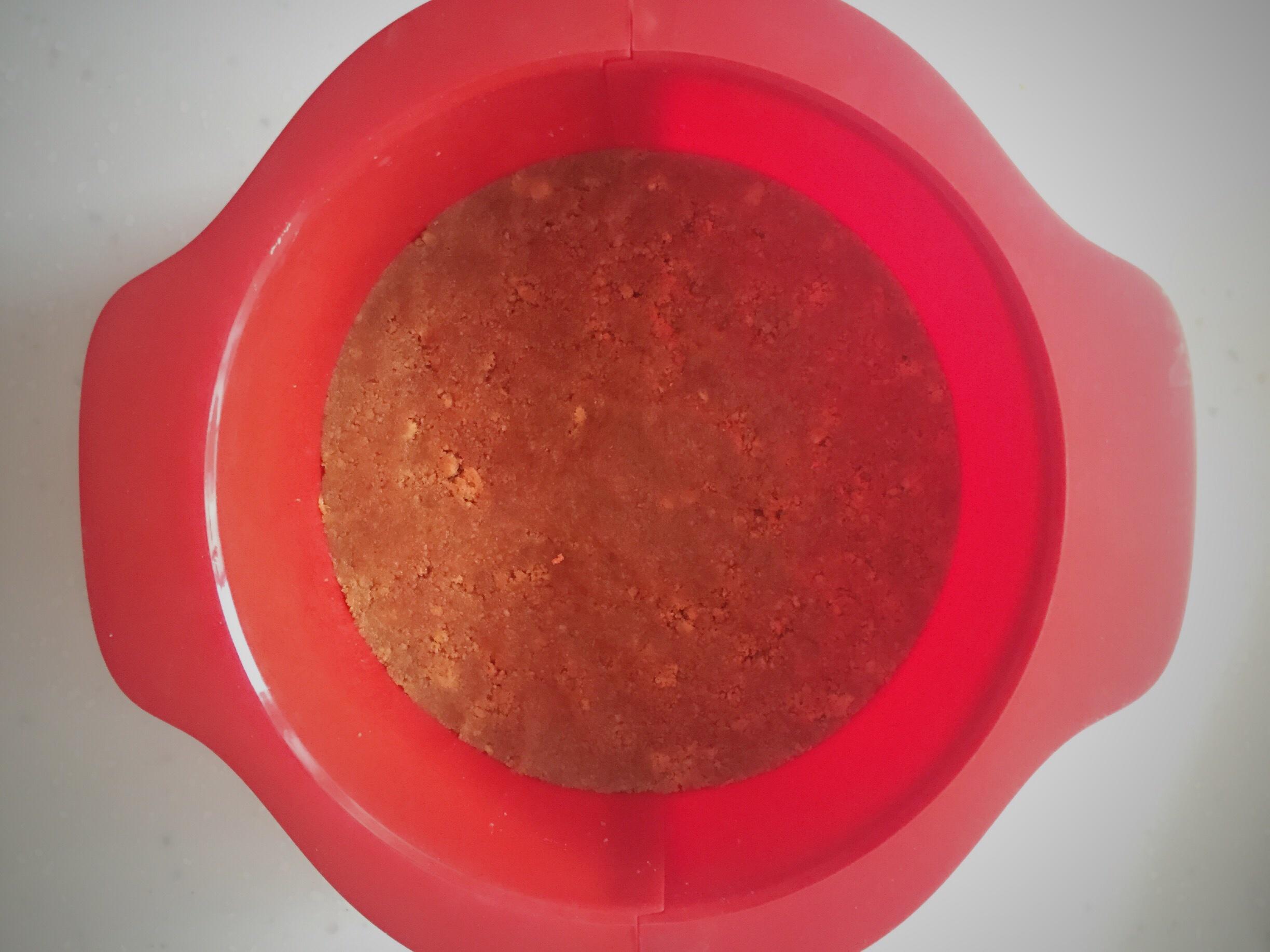 抹茶芒果果粒双层冻芝士蛋糕的做法 步骤1
