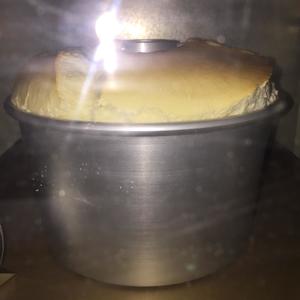奶油奶酪戚风～17厘米加高戚风模的做法 步骤16