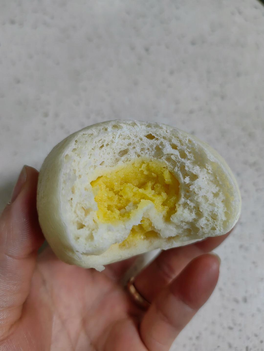 松软香甜的奶黄包，很快就可以搞定。
