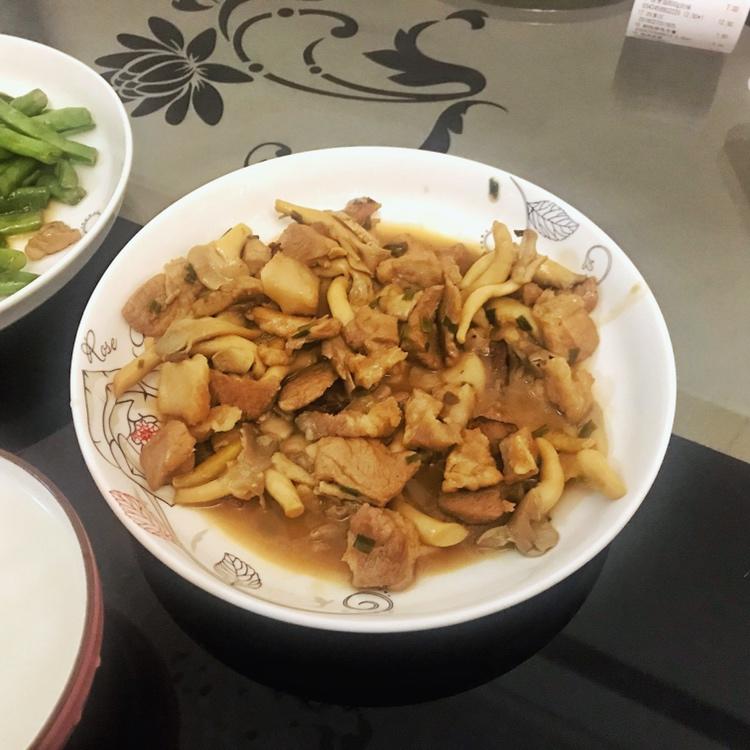 鸡腿菇炒肉