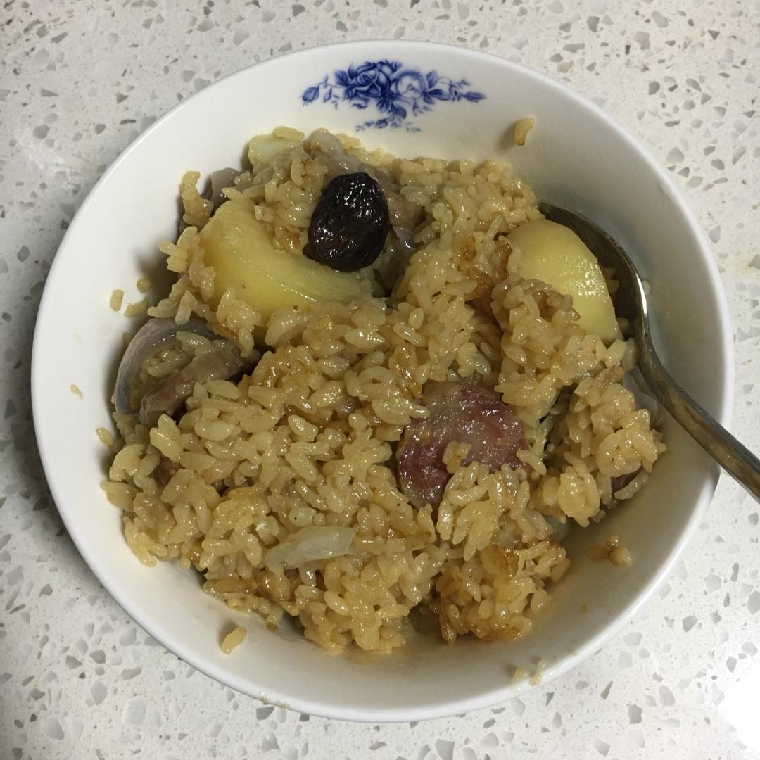 超级简单土豆香菇香肠猪肉饭