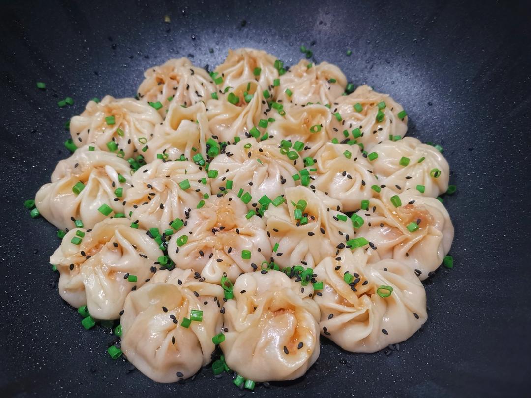 皮薄馅足，还能爆汁的拇指生煎