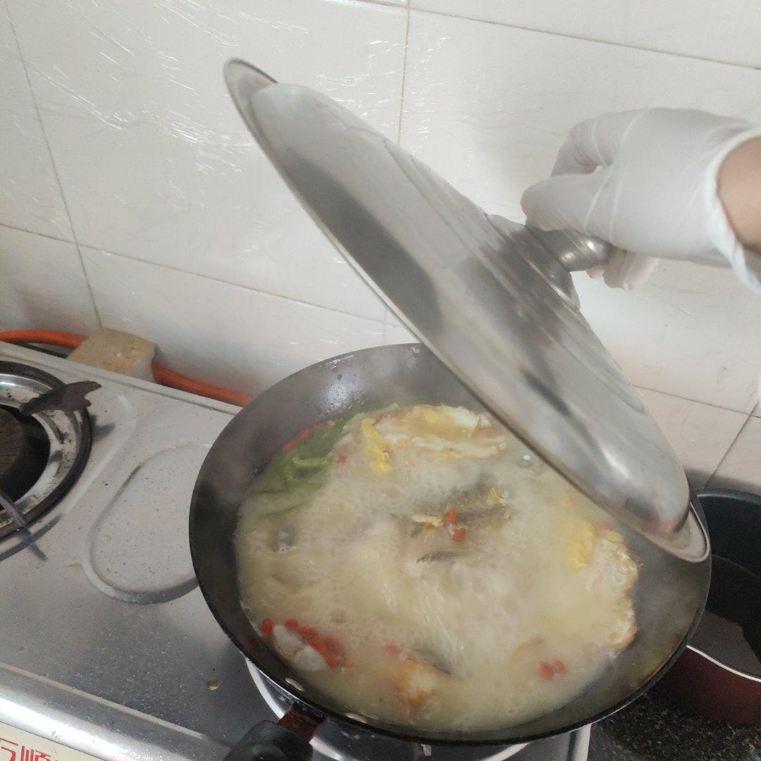 这样做的鲫鱼汤超好喝，奶白奶白的