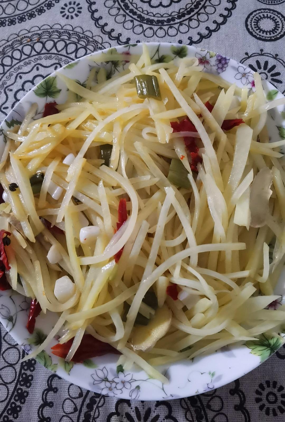 酸辣土豆丝（绝对清脆爽口，比外面卖的好吃，有诀窍！）