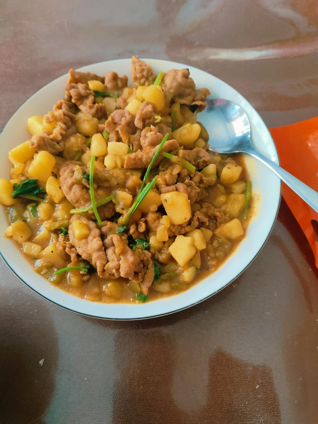 好吃到舔碗底的土豆肥牛拌饭