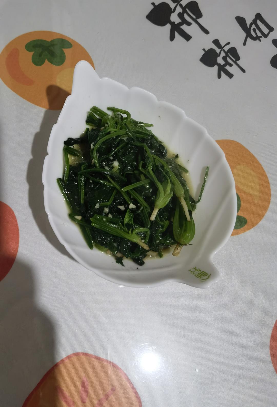 不涩口又嫩的清炒菠菜