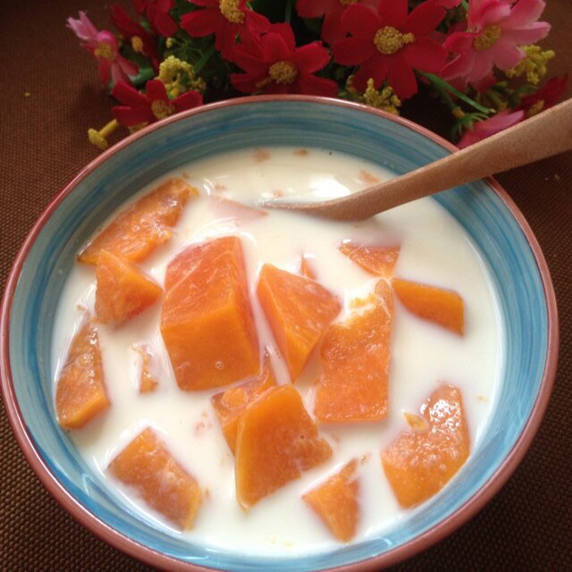 密司小姐做的木瓜炖牛奶