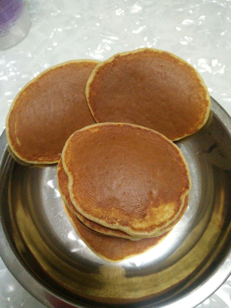 无油无糖的健康早餐
香蕉松饼～